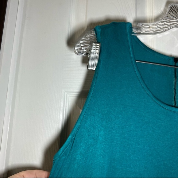 NWT La Vanya Teal Scoop Neck Sleeveless Handkerchief Hem Tank size 1X - Picture 4 of 10